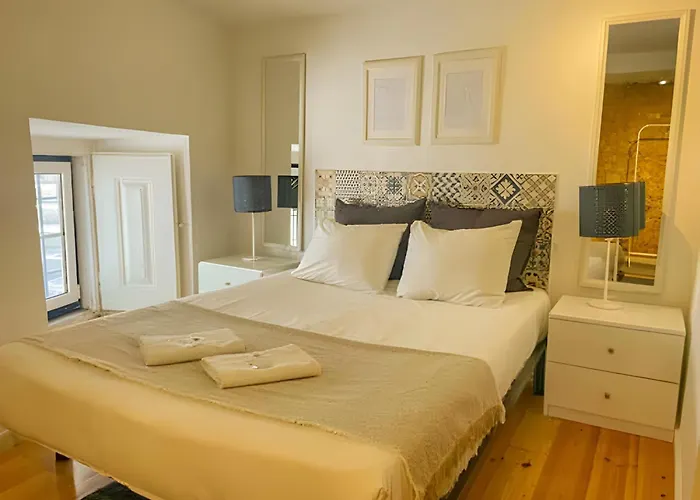 Historical Bica - 3 Bedroom Apartment