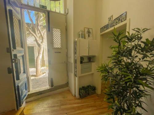 Historical Bica - 3 Bedroom Apartment Lissabon