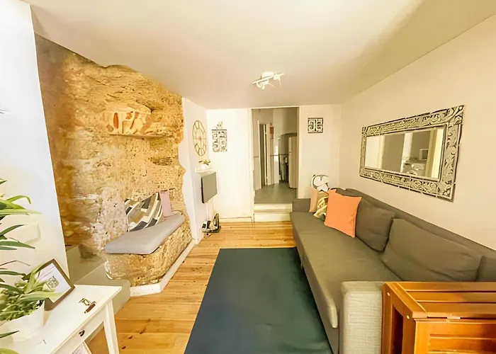 Unique & cozy in Bica! 3 bathrooms! Auto check-in